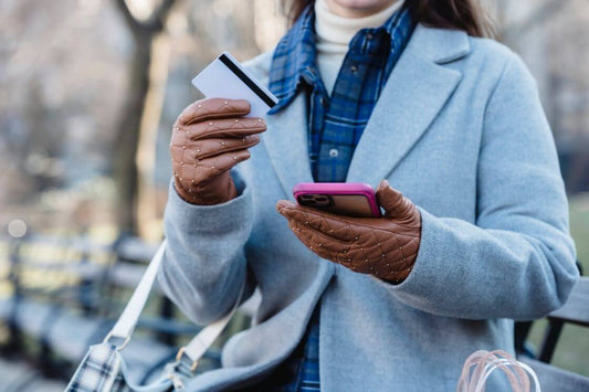 Apple turns iPhones into Credit Card Payment Terminals - RefreshedApples